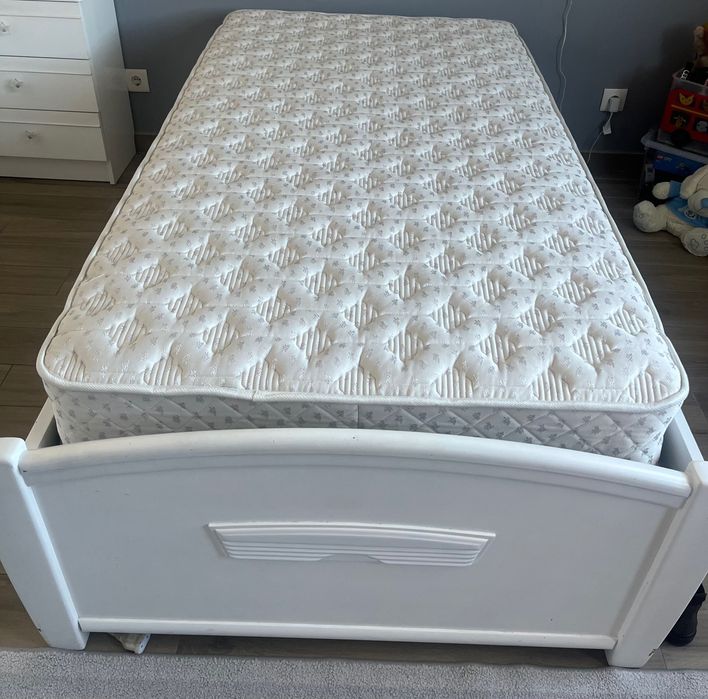 Vendo cama individual cccom gaveta e colchão om colchão