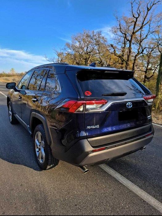 Toyota RAV4 2020 року