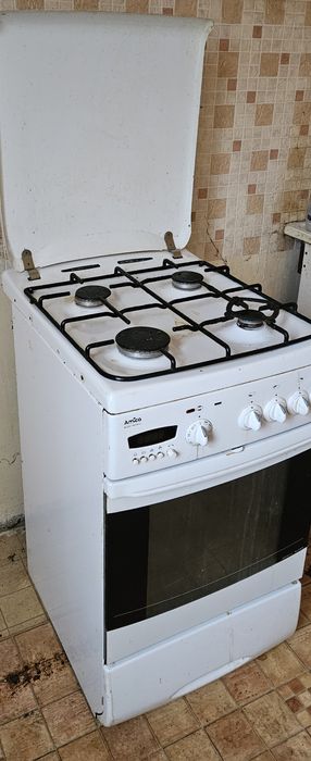 Kuchnia gazowa z piekarnikiem eleltrycznym  Amica