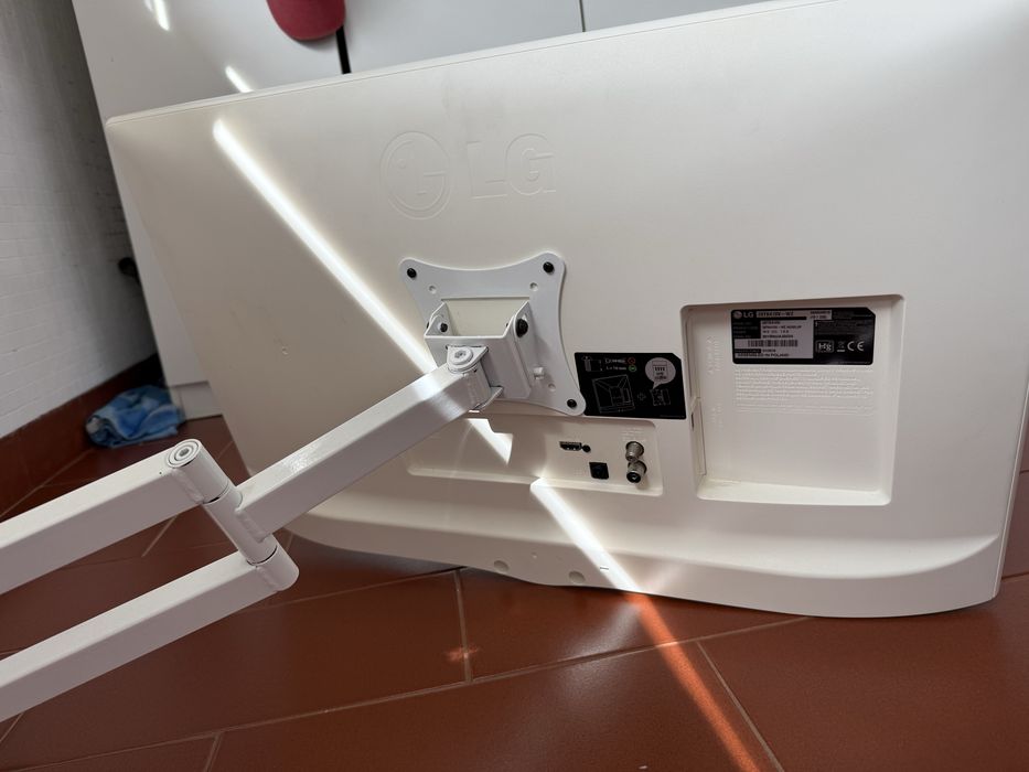 Televisão de parede LG