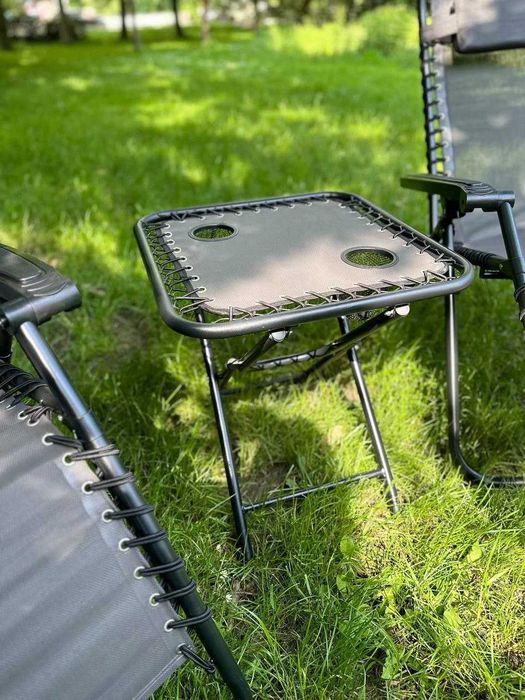 Кресло шезлонги  2 штук + столик