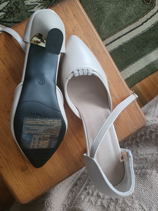 Nowe eleganckie buty