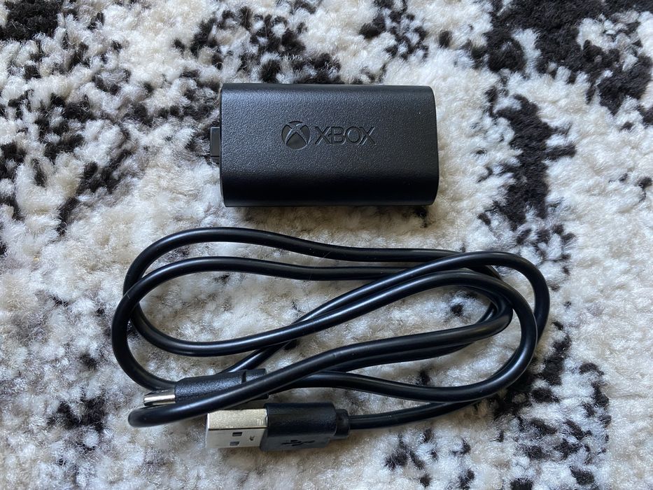 Microsoft Xbox series X 1TB SSD + 2 геймпади + акумуляторна батарея
