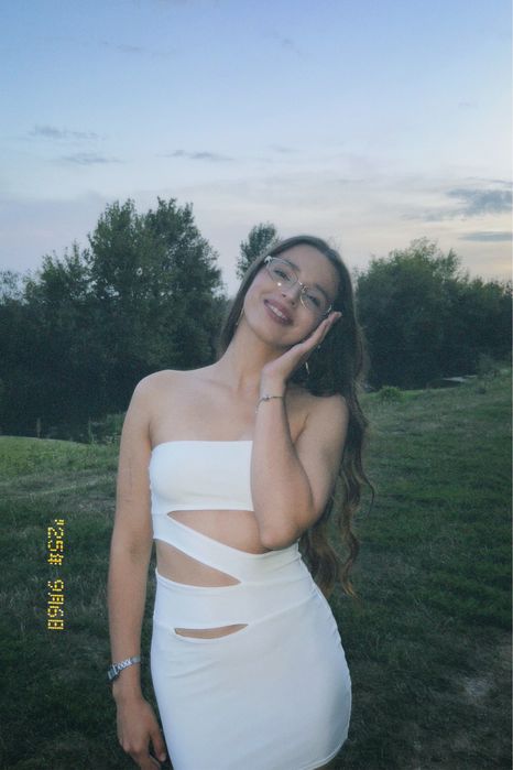 Біле міні плаття