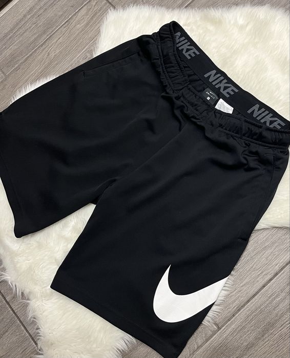 Оригінальні чоловічі шорти Nike
