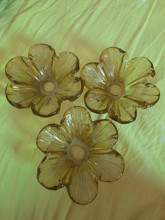 Запчастини до світильників.