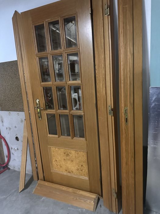 Portade madeira macissa, completa com aduela, vidros biselados