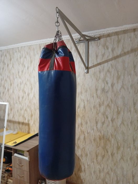 Боксерский мешок с креплением