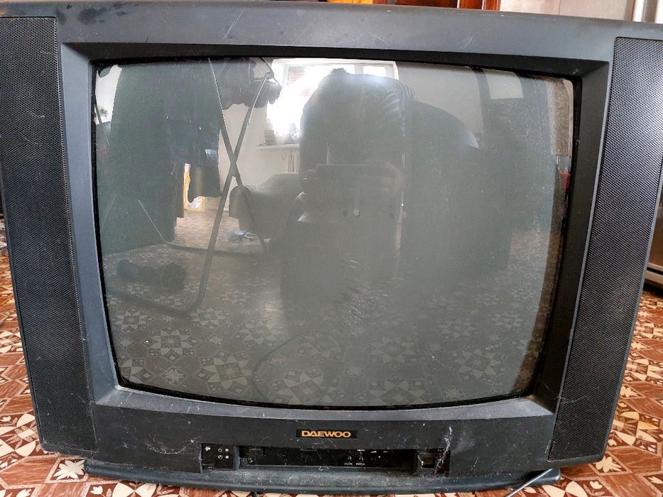 Продам за 1000 три телевізори та монітор в робочому стані