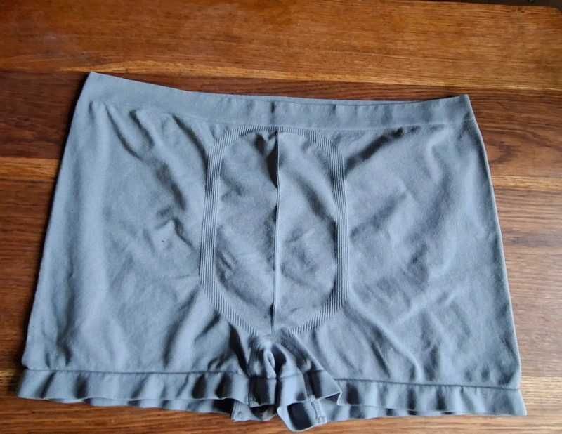 5 par siwych , bezszwowych bokserek, krój z nogawkami , rozm M/L