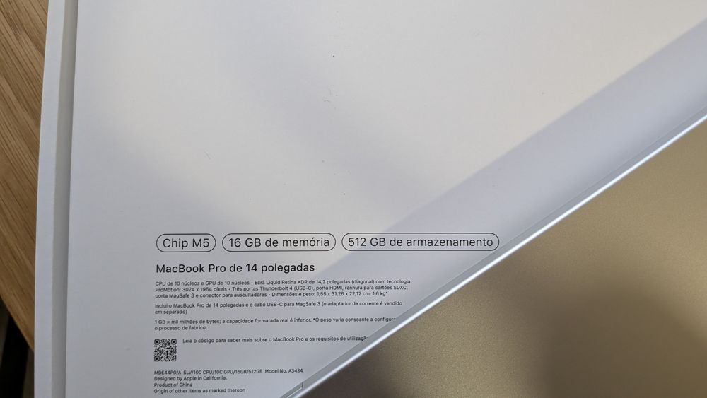 MacBook Pro M5 de 14" com fatura e garantia