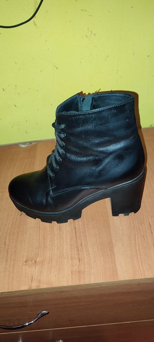 Продам Деми ботинки кожаные