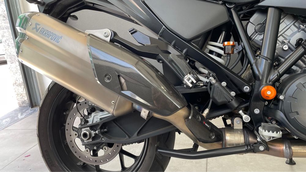 KTM 1290 de garagem semi-nova