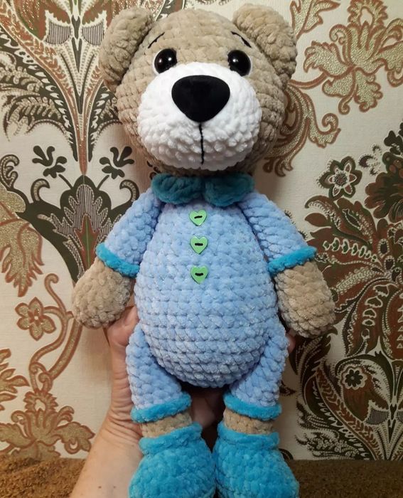 В'язана іграшка "Ведмедик у блакитній піжамці"