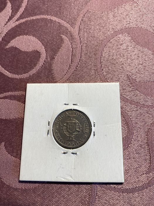Moeda Angola (antiga colónia portuguesa).