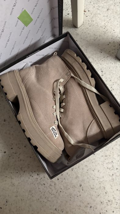 Ботинки жіночі бежеві