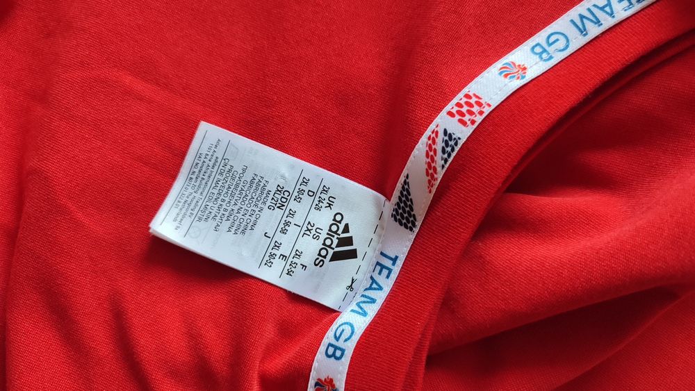 Czerwony t-shirt adidas