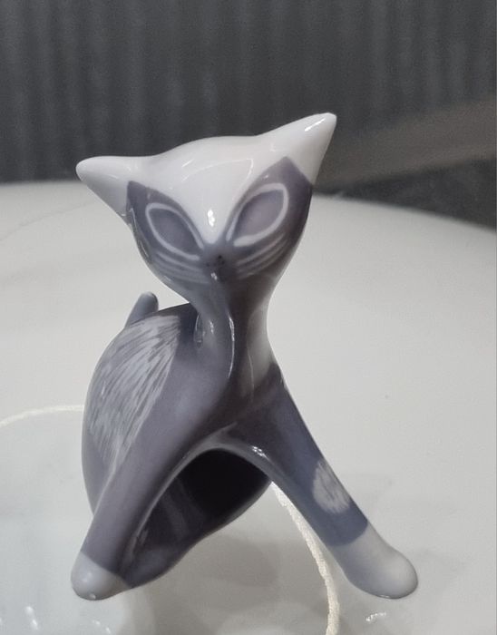 Sygnowana figurka Kotek mały Z. Kosicka Ćmielów, lata 50.