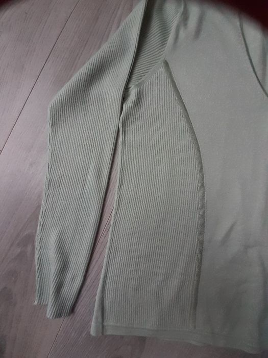 Sweter damski w szpic.