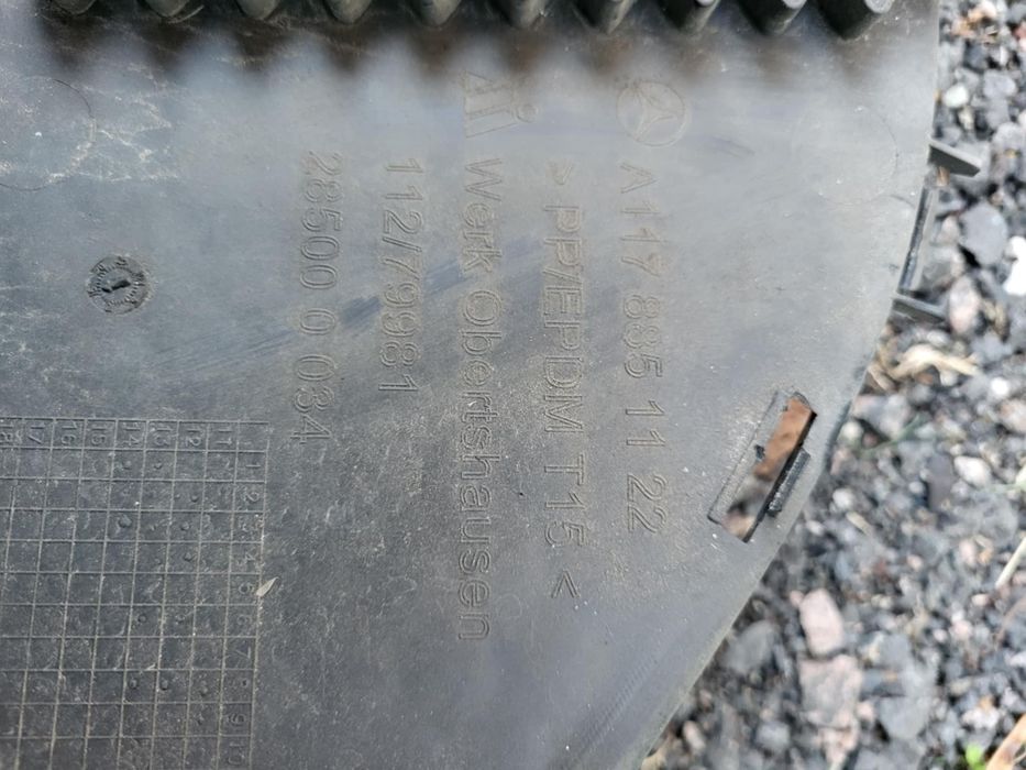 Kratki, zaślepki zderzaka Mercedes cla