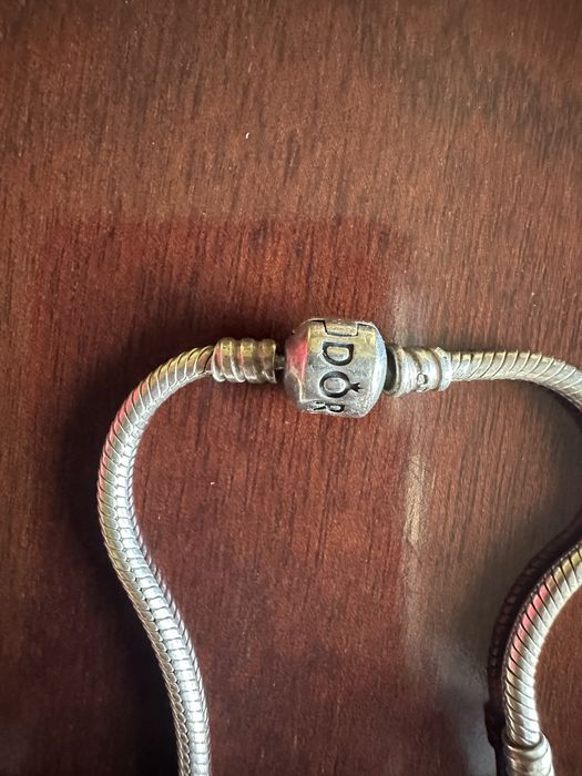 vendo Colar pandora de prata com 5 bolas com laca ou brilhantes