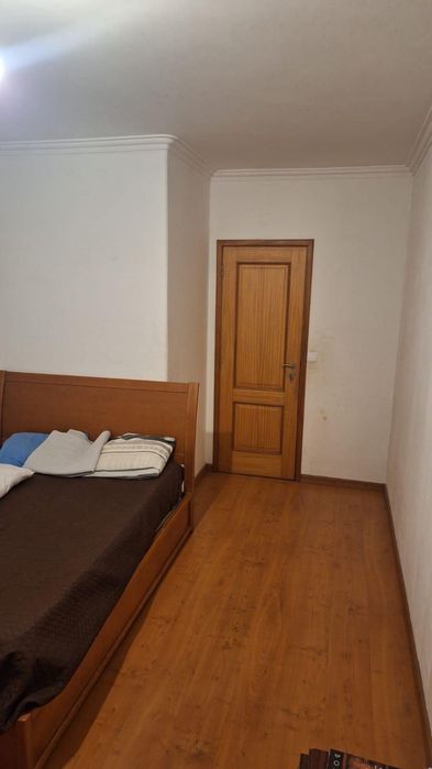 Quarto  em apartamento bem localizado