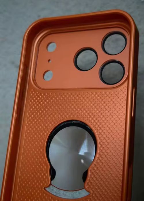 Etui na iPhone 14 plus.