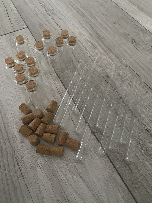 Fiolki z korkiem