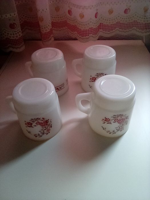 Conjunto de 4 chávenas  - 7€