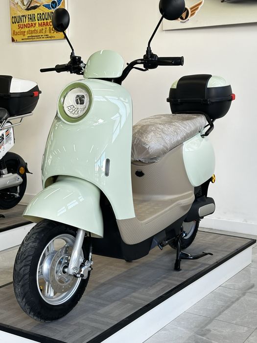 Mota Elétrica Brisa Estilo Vespa s/ Carta - Bateria Lítio 60v ALTA PERFOMANCE