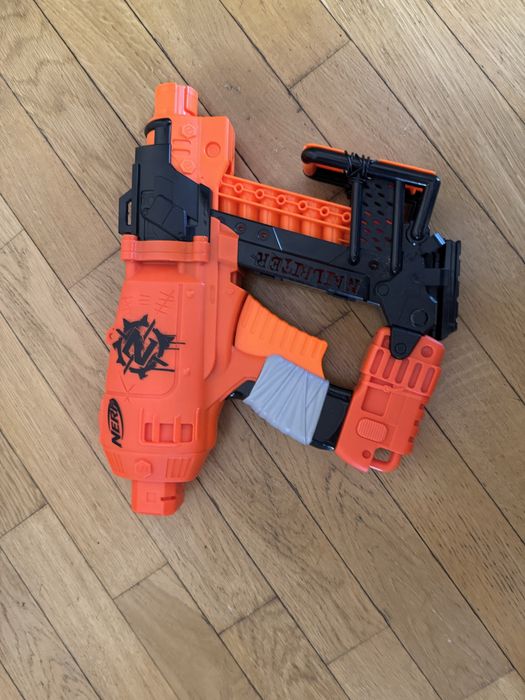 Nerf Zombie Strike Nailbiter blaster