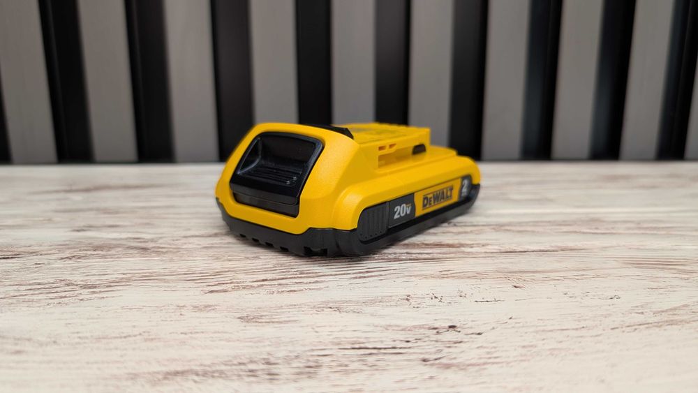Акумулятор батарея DeWALT DCB203 2Ah