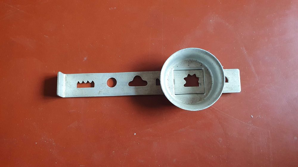 Трафарет металлический для элементов крепления.