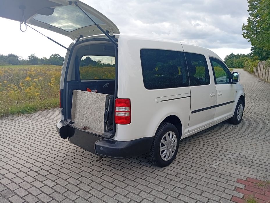 Volkswagen Caddy 2011r,dla osób na wózkach inwalidzkich,rampa.