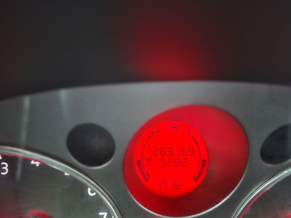 Samochód Nissan X-Trail