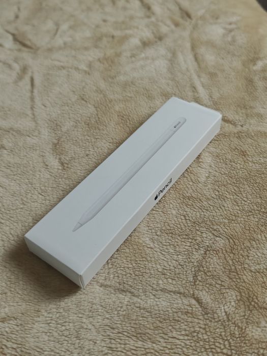 Apple iPad 10.ª Geração 64 GB Wi-Fi + Apple Pencil USB-C + Logitech Combo Touch