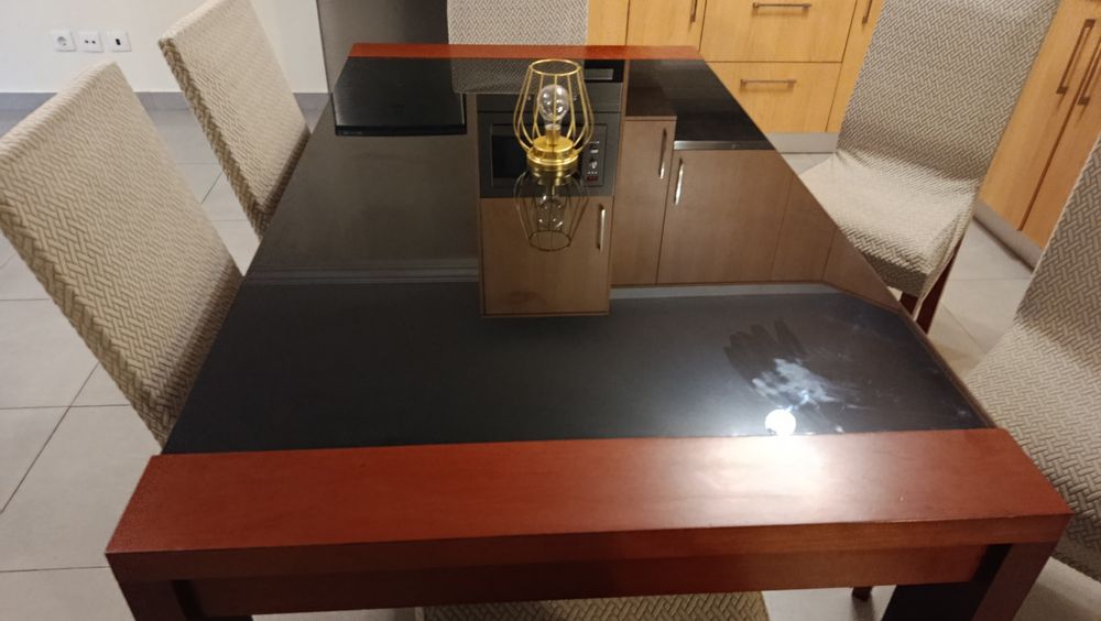 1 Mesa em Cerejeira e Vidro Escuro + 6 Cadeiras