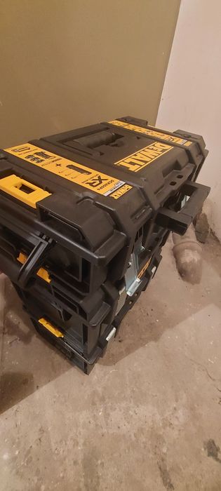 Dewalt - skrzynki na narzędzia x 3 + kółka + mocowania