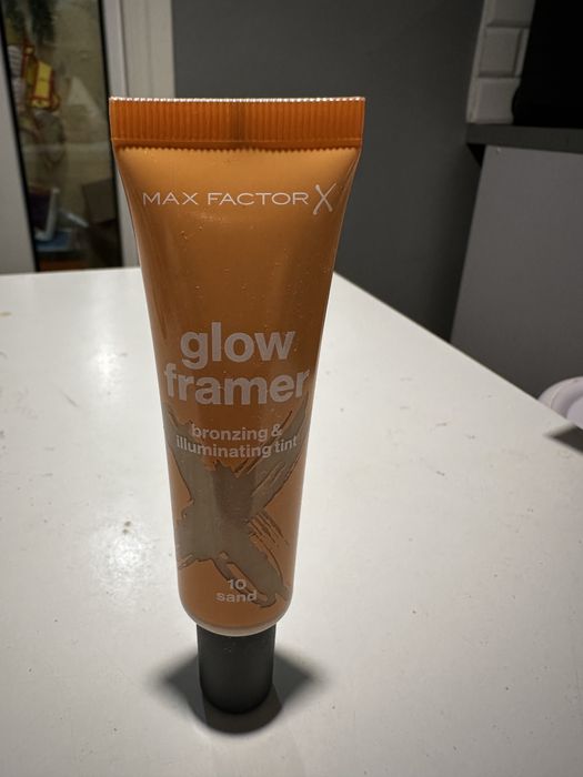Max Factor glow framer 10 sand