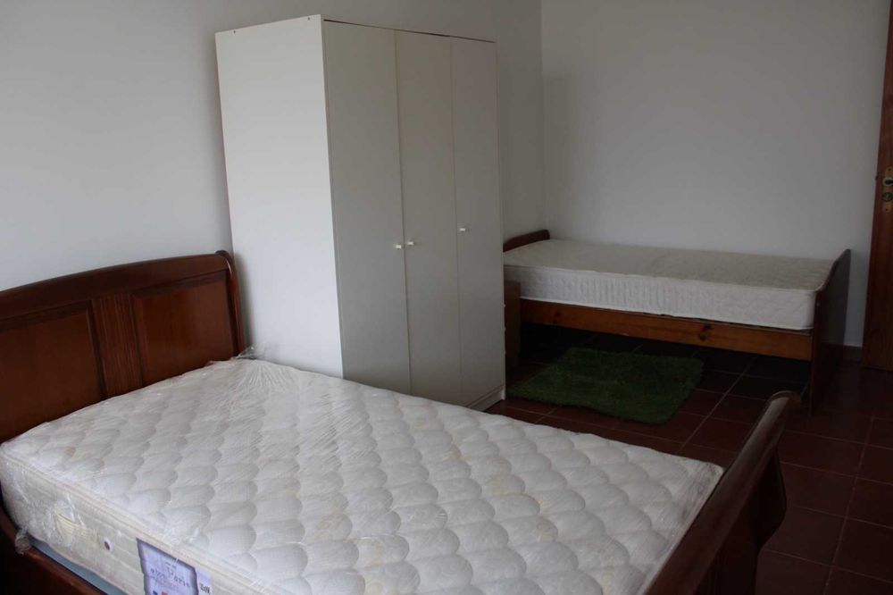 Quarto Duplo (2 Camas) para Arrendar com Despesas Incluídas