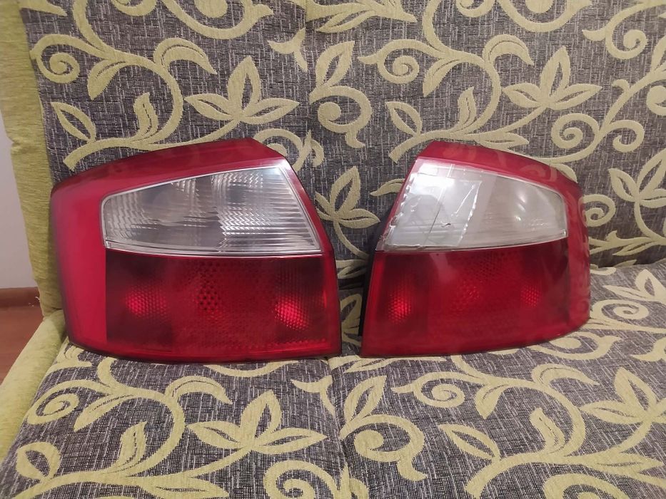 Lampy tył audi a4b6 sedan  komplet