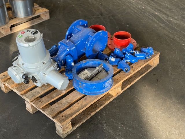 zasuwa DN 150  ze sternikiem elektronicznym przepływu