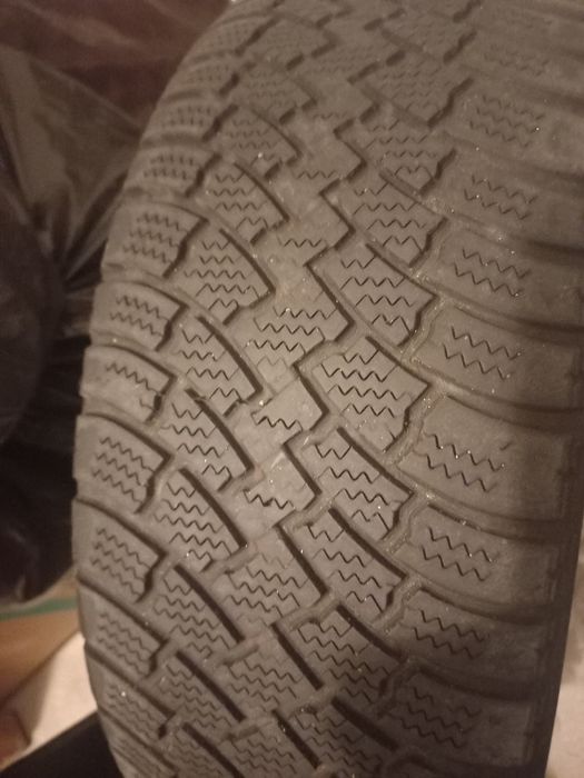Vendo 2 pneus semi-novos