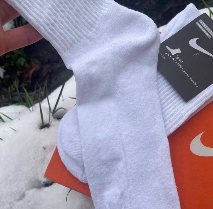білі теплі шкарпеткі Nike! комфорт і тепло на кожен день