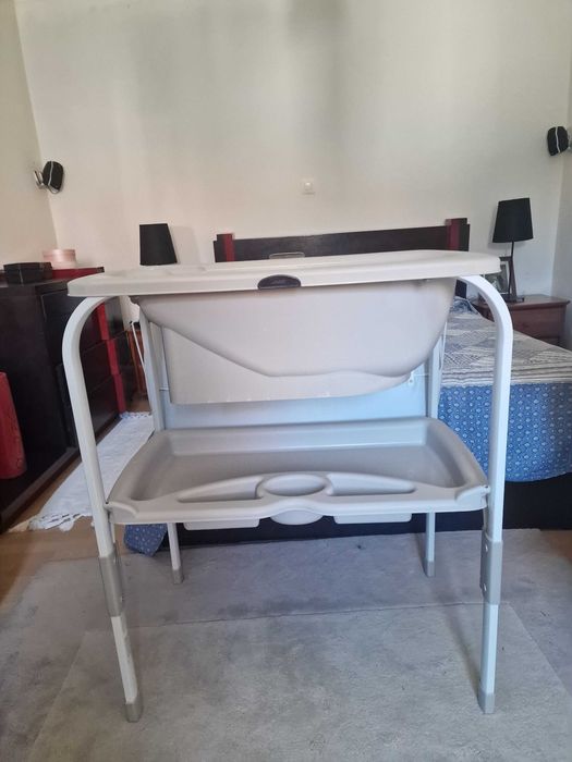 Banheira de bebe + movel muda fraldas