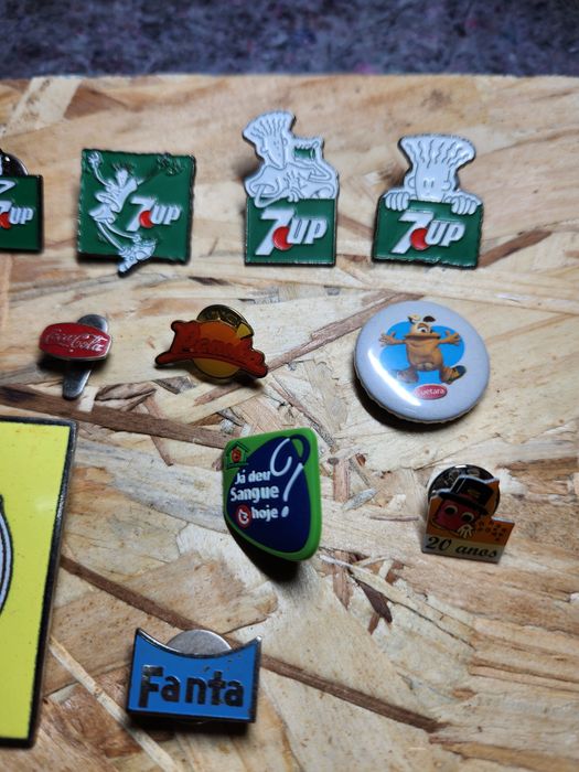 Vendo pins de colecção