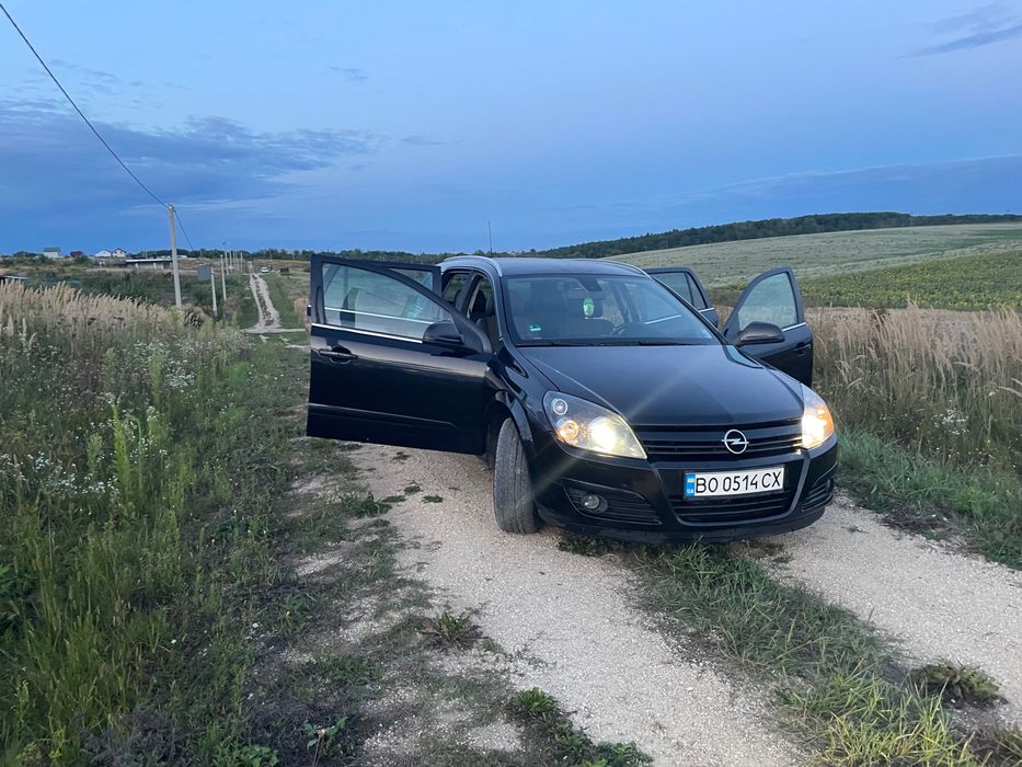 Автомобіль Оpel Astra опель