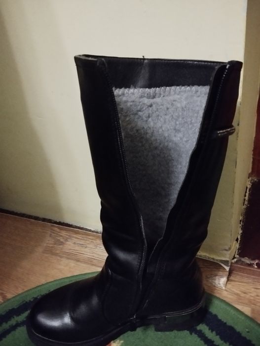 Продам чобітки для дівчаток