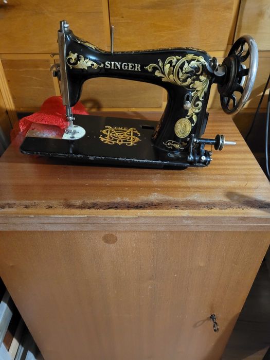 Zabytkowa maszyna do szycia singer wraz z szafką