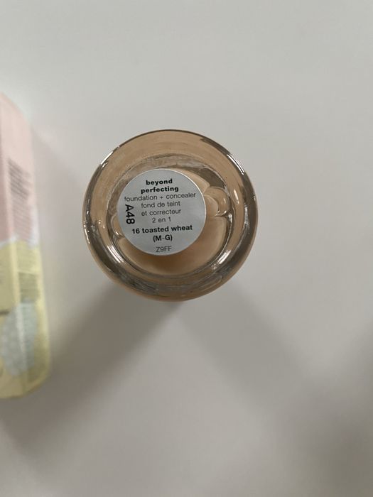 Podkład fluid Clinique Beyond Perfecting toasted wheat 16